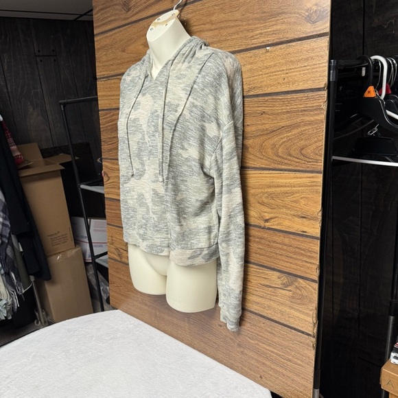 SO size medium Women's Green Camo Hoodie Sweater - Picture 7 of 7